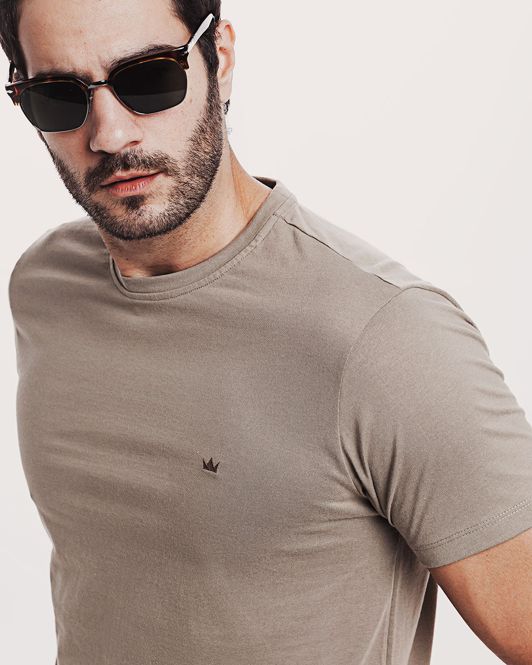 Camiseta Algodão 301 Preta Ezutus Compre roupas estilosas na Amorope, site seguro, frete grátis e parcelamento sem juros. Moda feminina e masculina num só lugar.