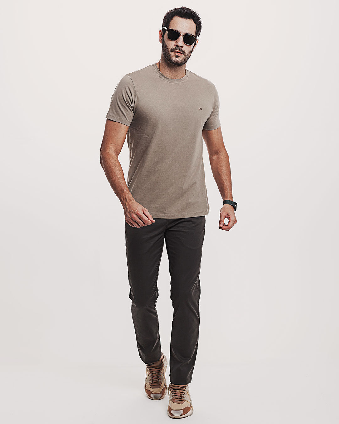 Camiseta Algodão 301 Caqui Ezutus Compre roupas estilosas na Amorope, site seguro, frete grátis e parcelamento sem juros. Moda feminina e masculina num só lugar.