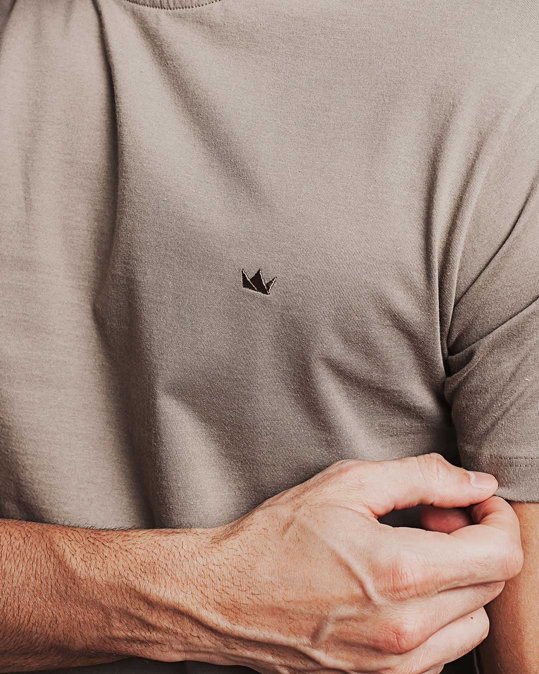 Camiseta Algodão 301 Preta Ezutus Compre roupas estilosas na Amorope, site seguro, frete grátis e parcelamento sem juros. Moda feminina e masculina num só lugar.