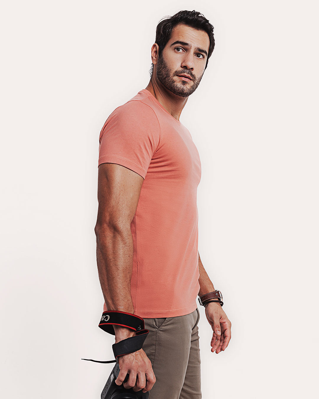 Camiseta Algodão 301 Rosa Ezutus Compre roupas estilosas na Amorope, site seguro, frete grátis e parcelamento sem juros. Moda feminina e masculina num só lugar.