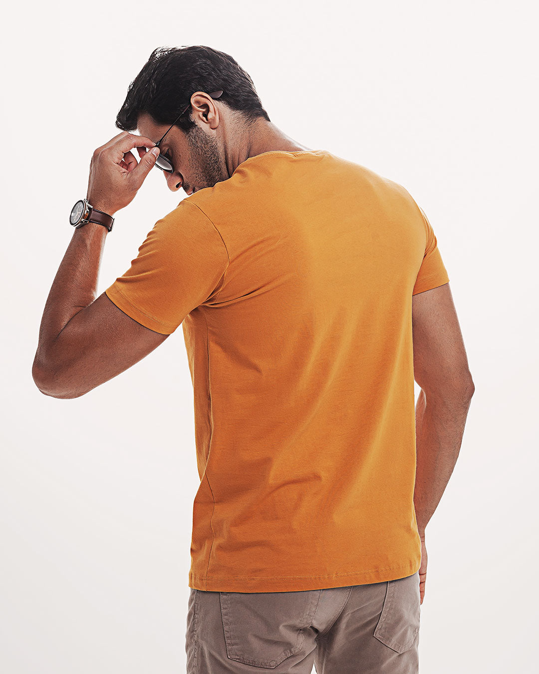 Camiseta Algodão 301 Amarela Ezutus Compre roupas estilosas na Amorope, site seguro, frete grátis e parcelamento sem juros. Moda feminina e masculina num só lugar.