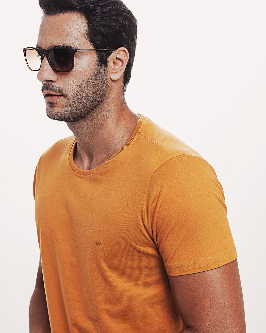 Camiseta Algodão 301 Preta Ezutus Compre roupas estilosas na Amorope, site seguro, frete grátis e parcelamento sem juros. Moda feminina e masculina num só lugar.