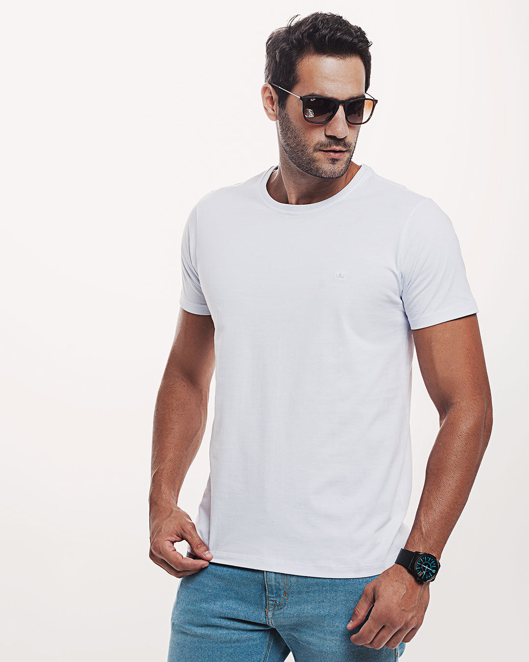 Camiseta Algodão 301 Branca Ezutus Compre roupas estilosas na Amorope, site seguro, frete grátis e parcelamento sem juros. Moda feminina e masculina num só lugar.