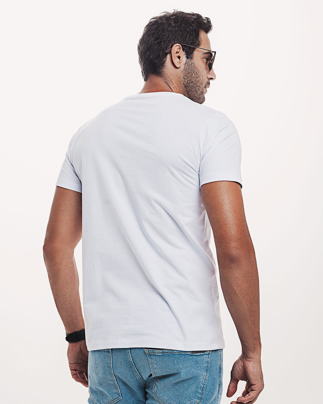 Camiseta Algodão 301 Branca Ezutus Compre roupas estilosas na Amorope, site seguro, frete grátis e parcelamento sem juros. Moda feminina e masculina num só lugar.