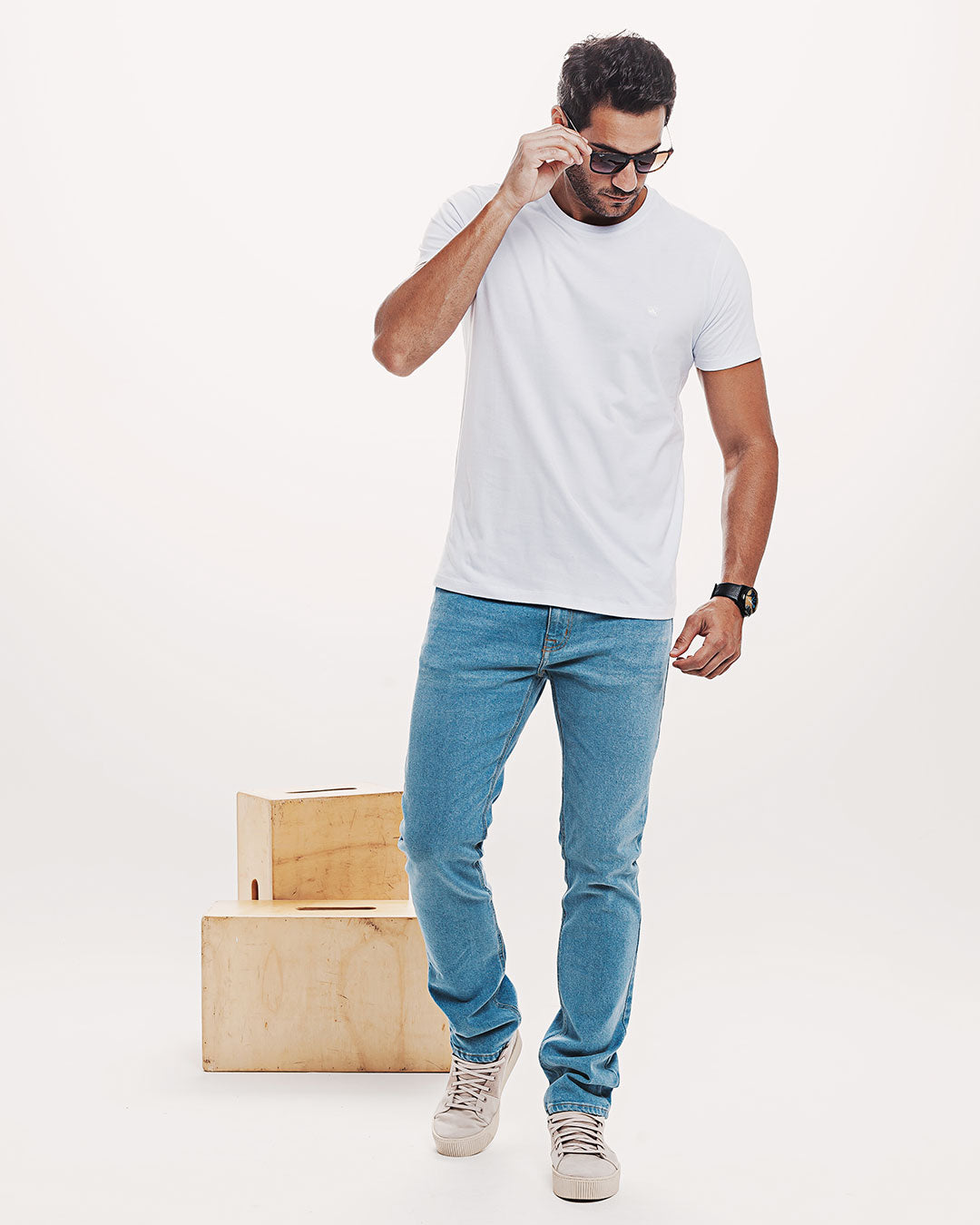 Camiseta Algodão 301 Branca Ezutus Compre roupas estilosas na Amorope, site seguro, frete grátis e parcelamento sem juros. Moda feminina e masculina num só lugar.