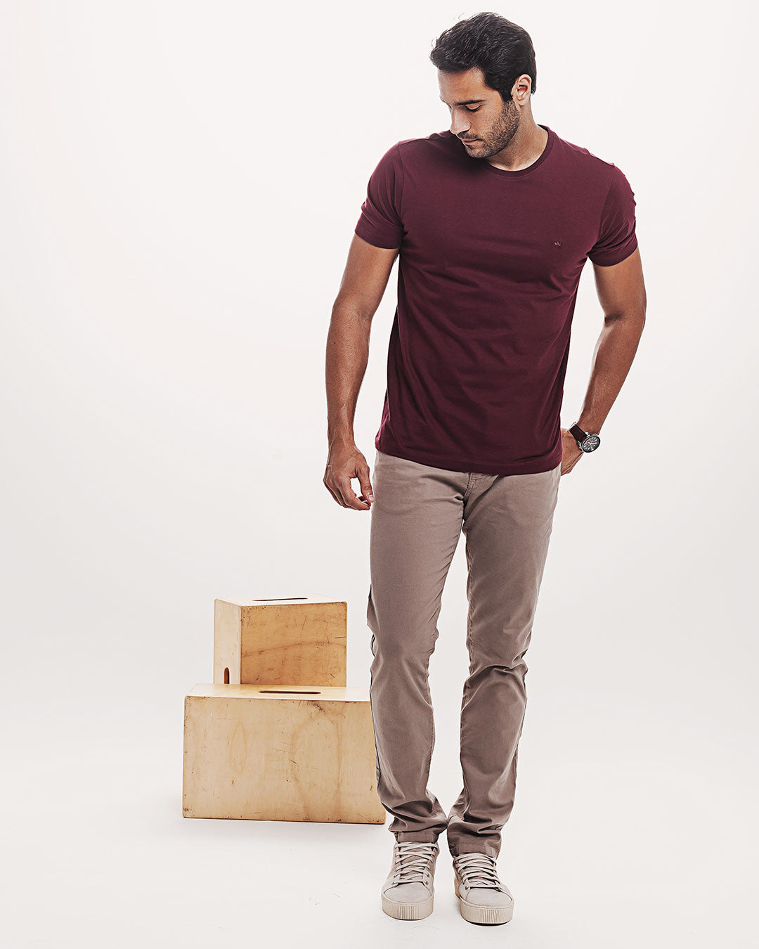 Camiseta Algodão 301 Vinho Bordô Ezutus Compre roupas estilosas na Amorope, site seguro, frete grátis e parcelamento sem juros. Moda feminina e masculina num só lugar.