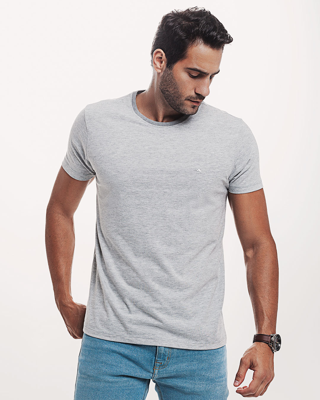 Camiseta Algodão 301 Cinza Mescla Ezutus Compre roupas estilosas na Amorope, site seguro, frete grátis e parcelamento sem juros. Moda feminina e masculina num só lugar.