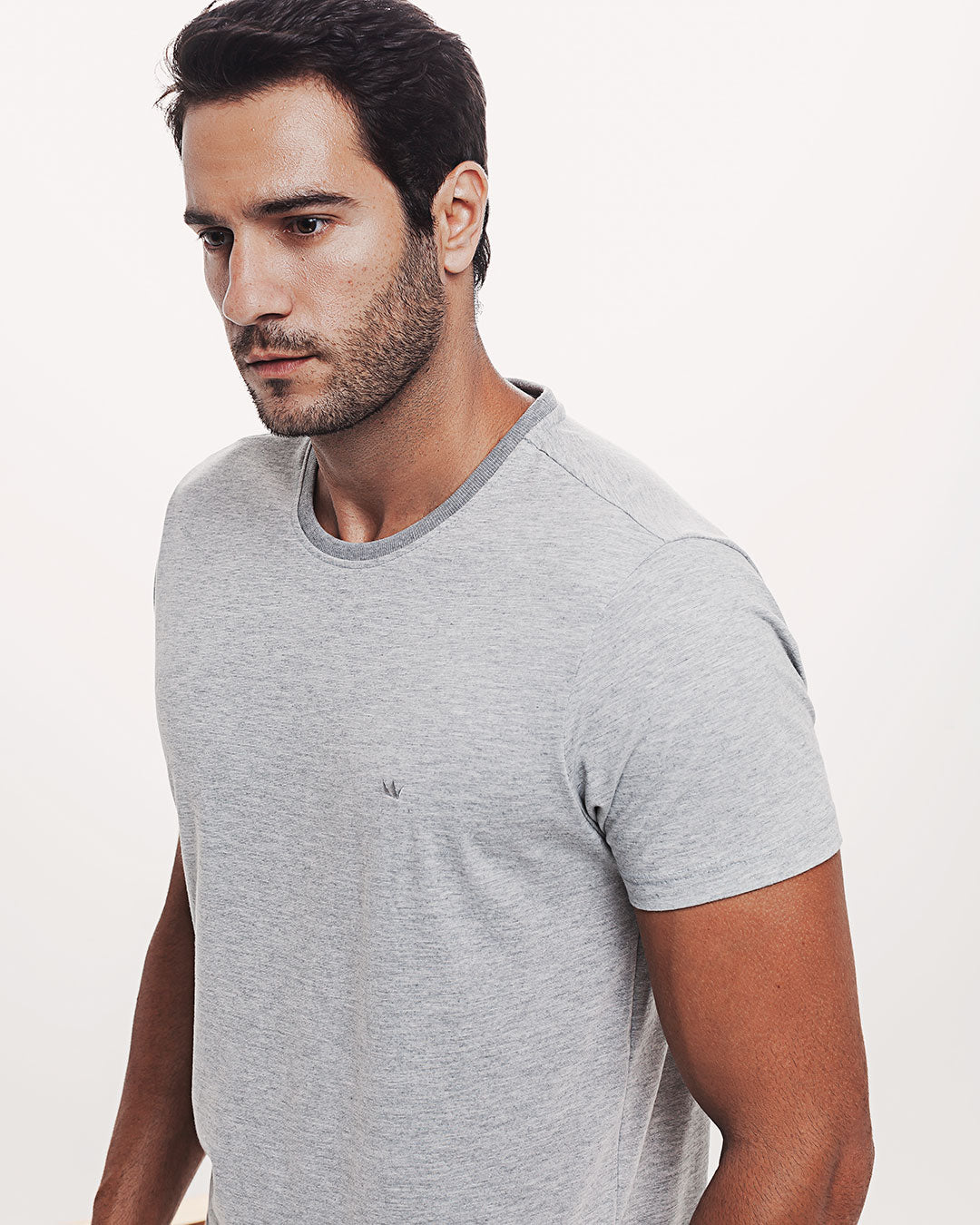Camiseta Algodão 301 Cinza Mescla Ezutus Compre roupas estilosas na Amorope, site seguro, frete grátis e parcelamento sem juros. Moda feminina e masculina num só lugar.