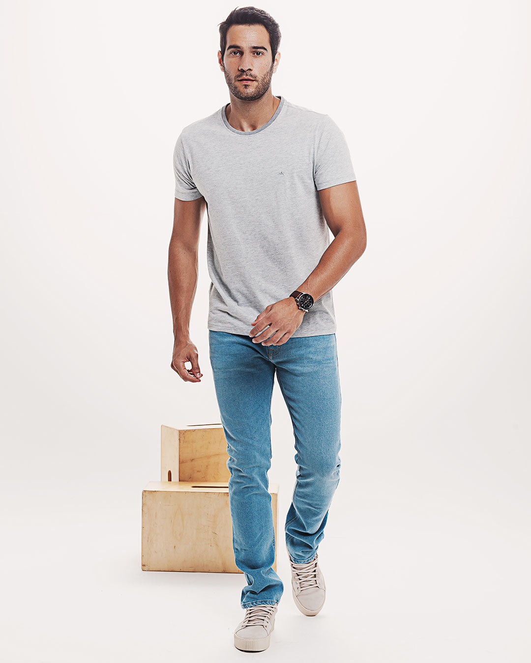 Camiseta Algodão 301 Cinza Mescla Ezutus Compre roupas estilosas na Amorope, site seguro, frete grátis e parcelamento sem juros. Moda feminina e masculina num só lugar.