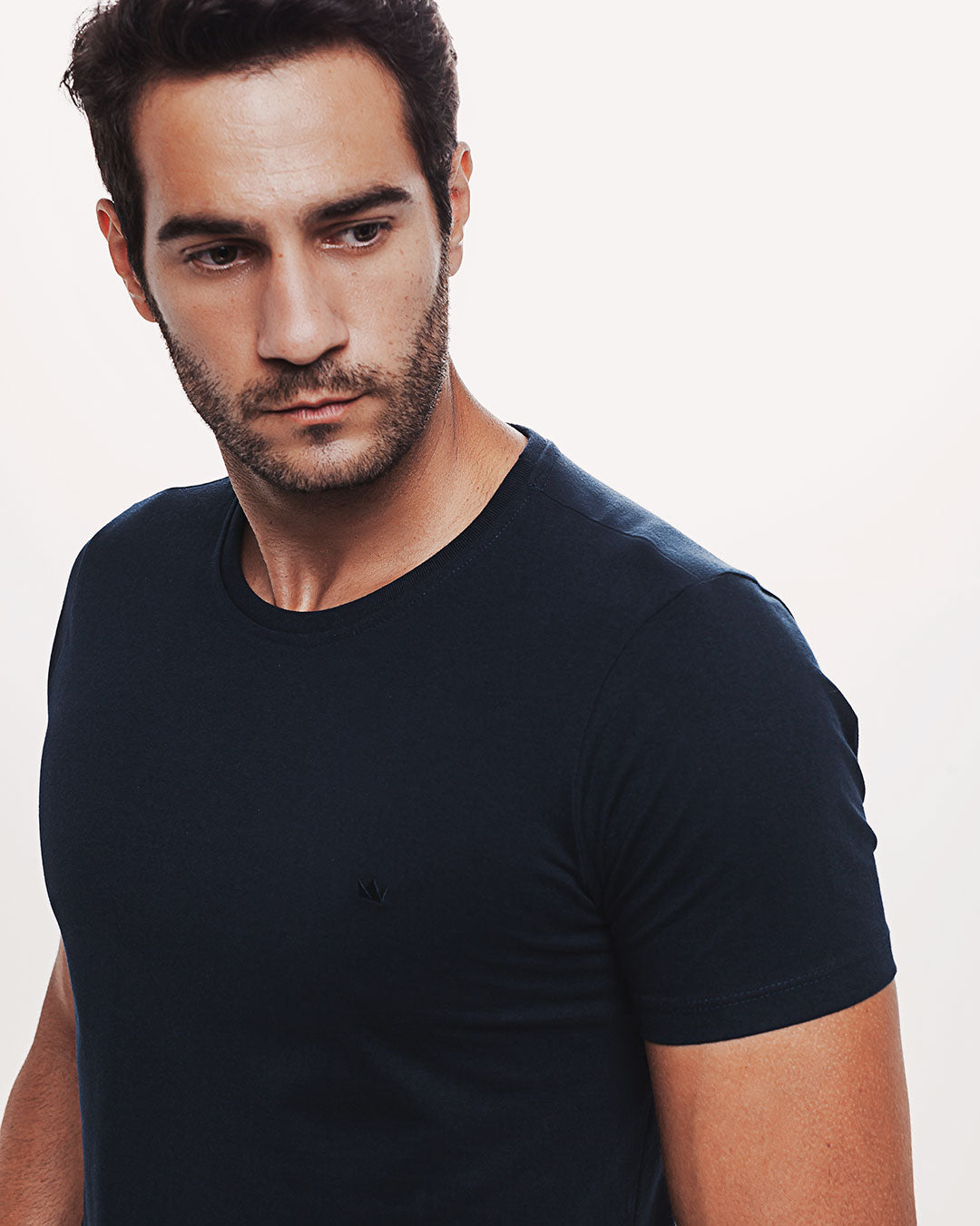 Camiseta Algodão 301 Preta Ezutus Compre roupas estilosas na Amorope, site seguro, frete grátis e parcelamento sem juros. Moda feminina e masculina num só lugar.
