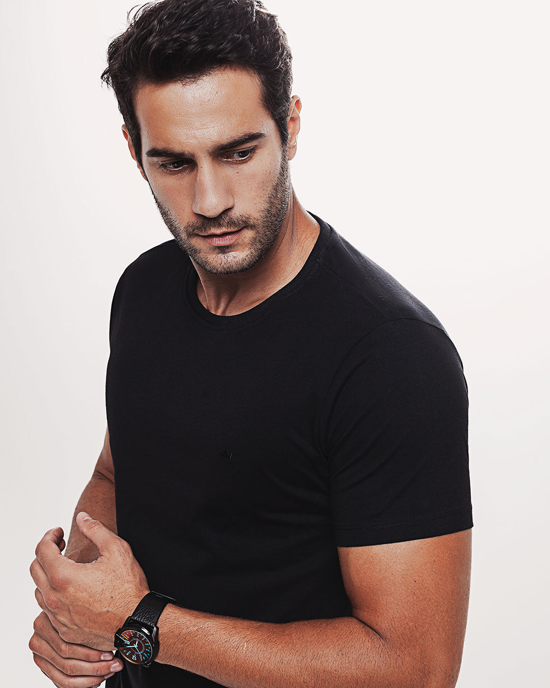 Camiseta Algodão 301 Preta Ezutus Compre roupas estilosas na Amorope, site seguro, frete grátis e parcelamento sem juros. Moda feminina e masculina num só lugar.