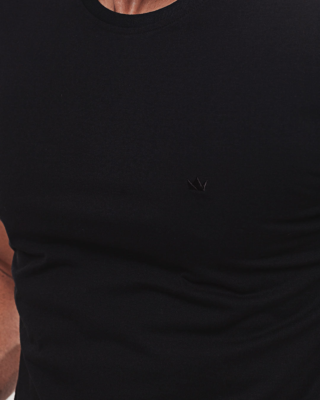 Camiseta Algodão 301 Preta Ezutus Compre roupas estilosas na Amorope, site seguro, frete grátis e parcelamento sem juros. Moda feminina e masculina num só lugar.