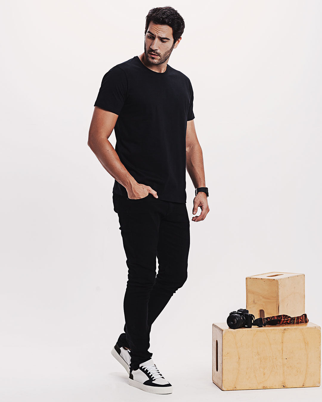 Camiseta Algodão 301 Preta Ezutus Compre roupas estilosas na Amorope, site seguro, frete grátis e parcelamento sem juros. Moda feminina e masculina num só lugar.