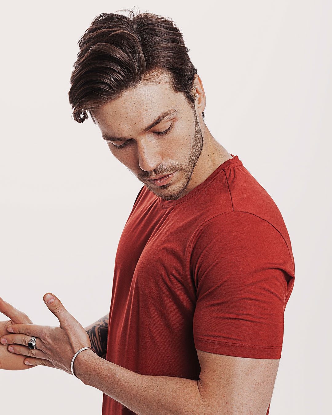 Camiseta Viscose Everyday Vermelha Ezutus Compre roupas estilosas na Amorope, site seguro, frete grátis e parcelamento sem juros. Moda feminina e masculina num só lugar.