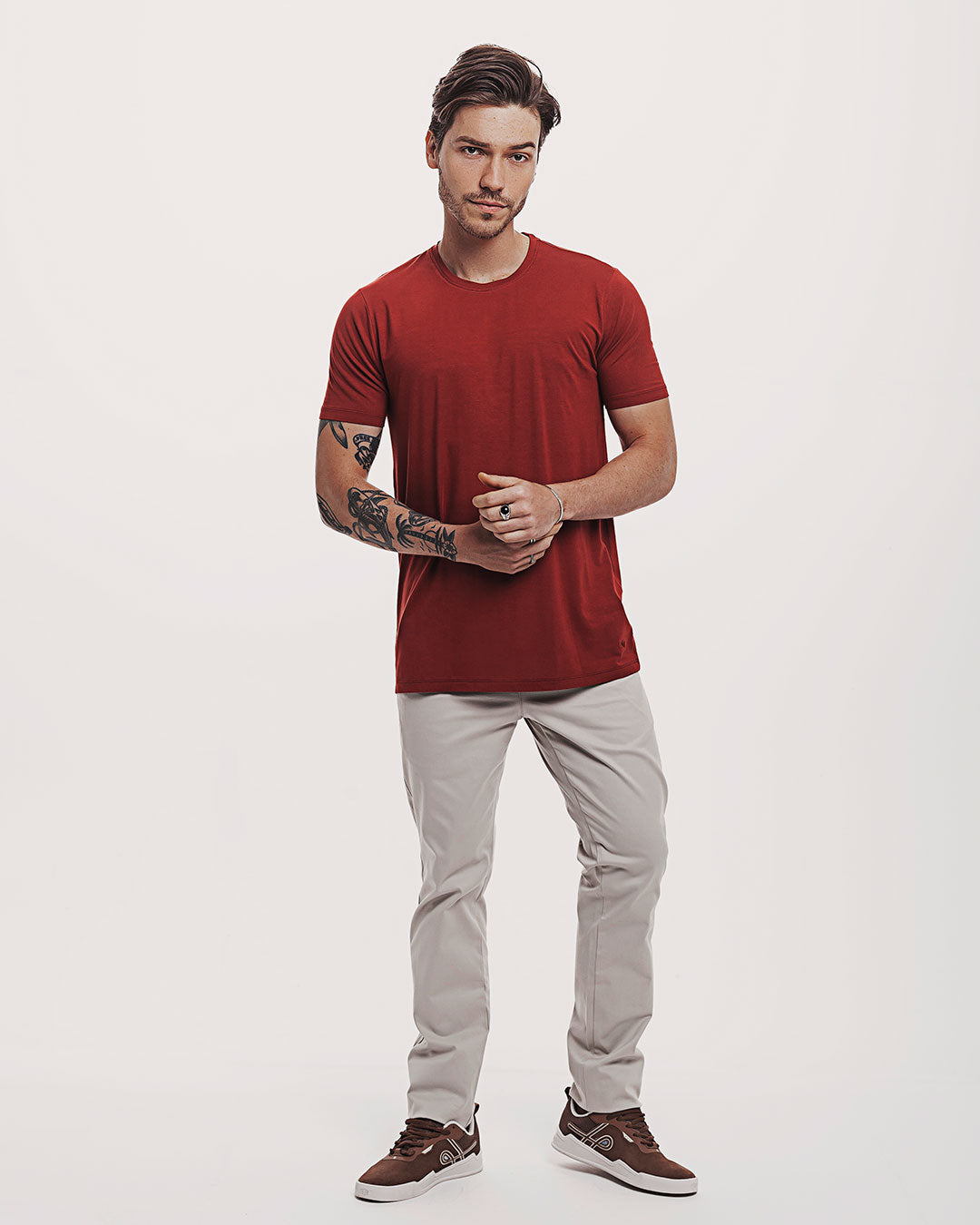 Camiseta Viscose Everyday Vermelha Ezutus Compre roupas estilosas na Amorope, site seguro, frete grátis e parcelamento sem juros. Moda feminina e masculina num só lugar.