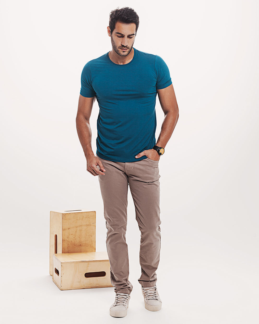 Camiseta Viscose Everyday Azul Ezutus Compre roupas estilosas na Amorope, site seguro, frete grátis e parcelamento sem juros. Moda feminina e masculina num só lugar.