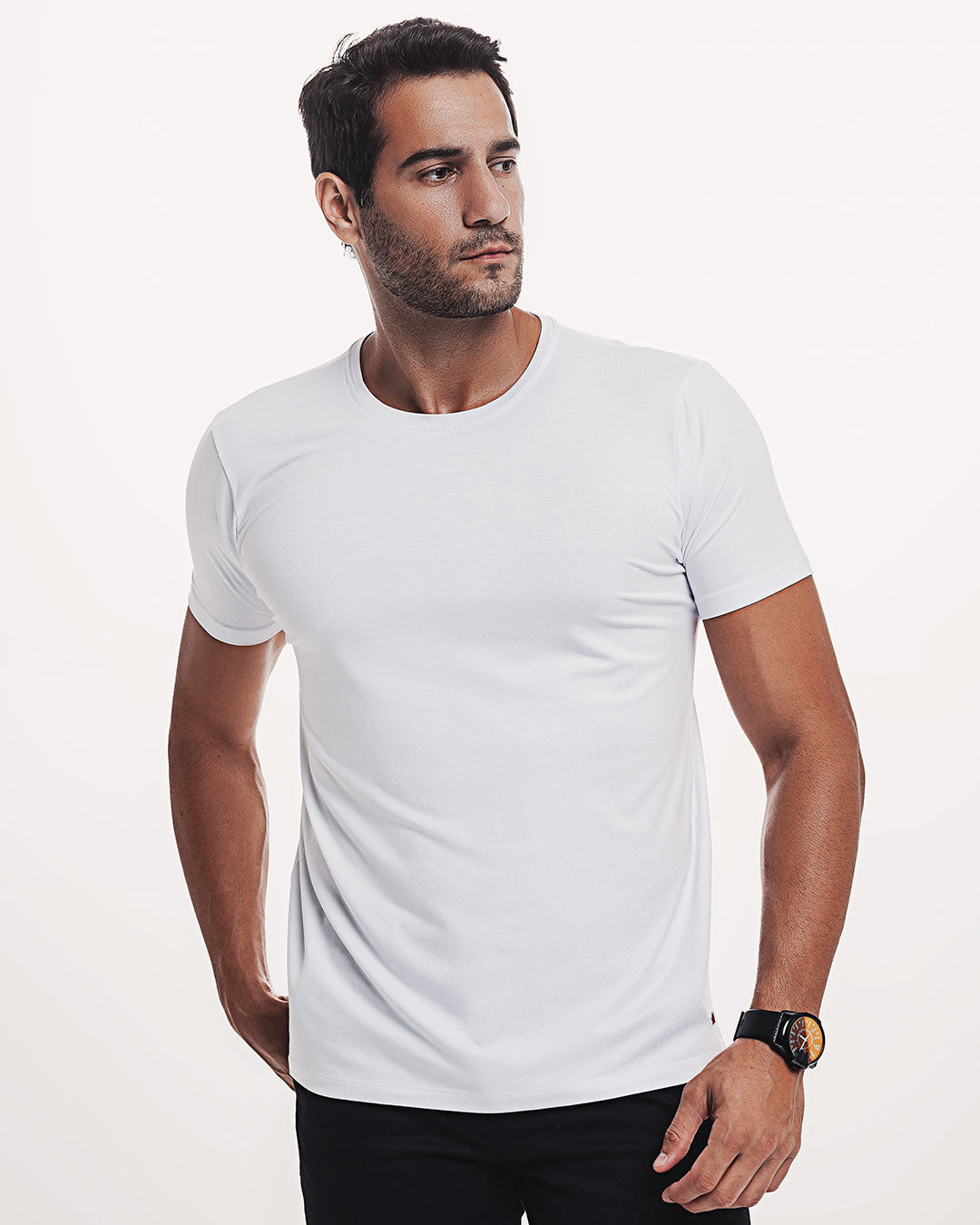 Camiseta Viscose Everyday Branca Ezutus Compre roupas estilosas na Amorope, site seguro, frete grátis e parcelamento sem juros. Moda feminina e masculina num só lugar.