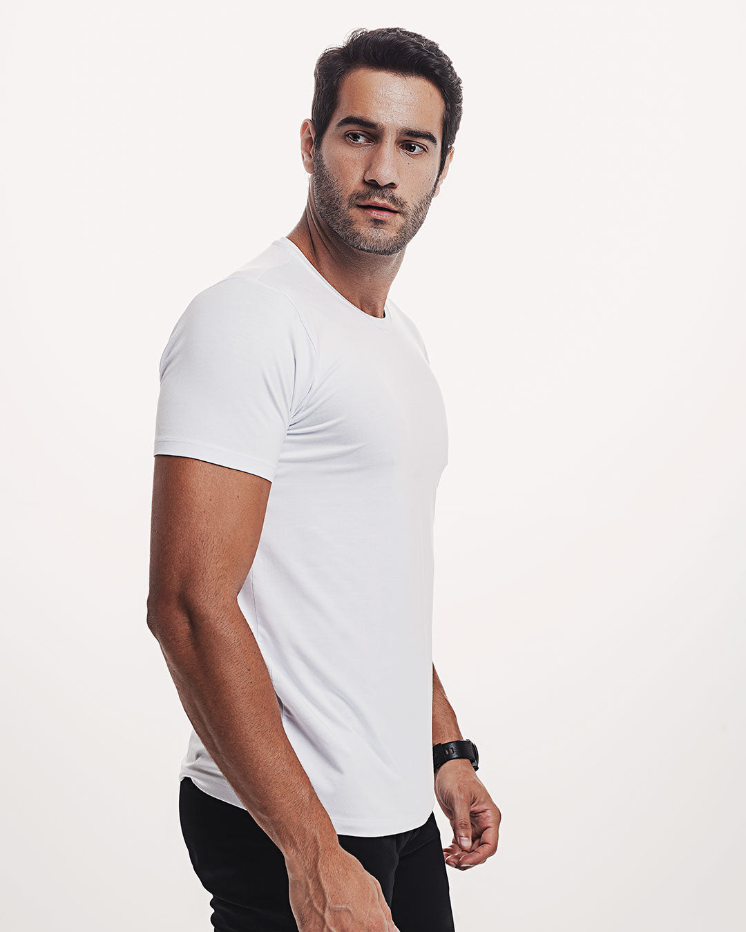 Camiseta Viscose Everyday Branca Ezutus Compre roupas estilosas na Amorope, site seguro, frete grátis e parcelamento sem juros. Moda feminina e masculina num só lugar.