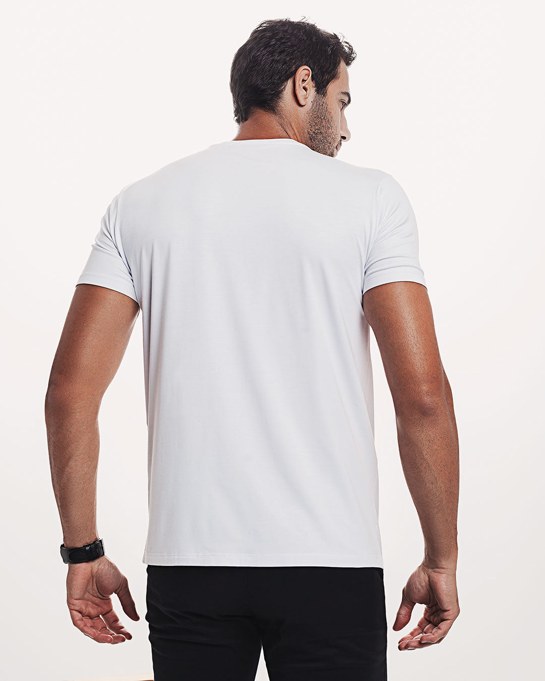 Camiseta Viscose Everyday Branca Ezutus Compre roupas estilosas na Amorope, site seguro, frete grátis e parcelamento sem juros. Moda feminina e masculina num só lugar.