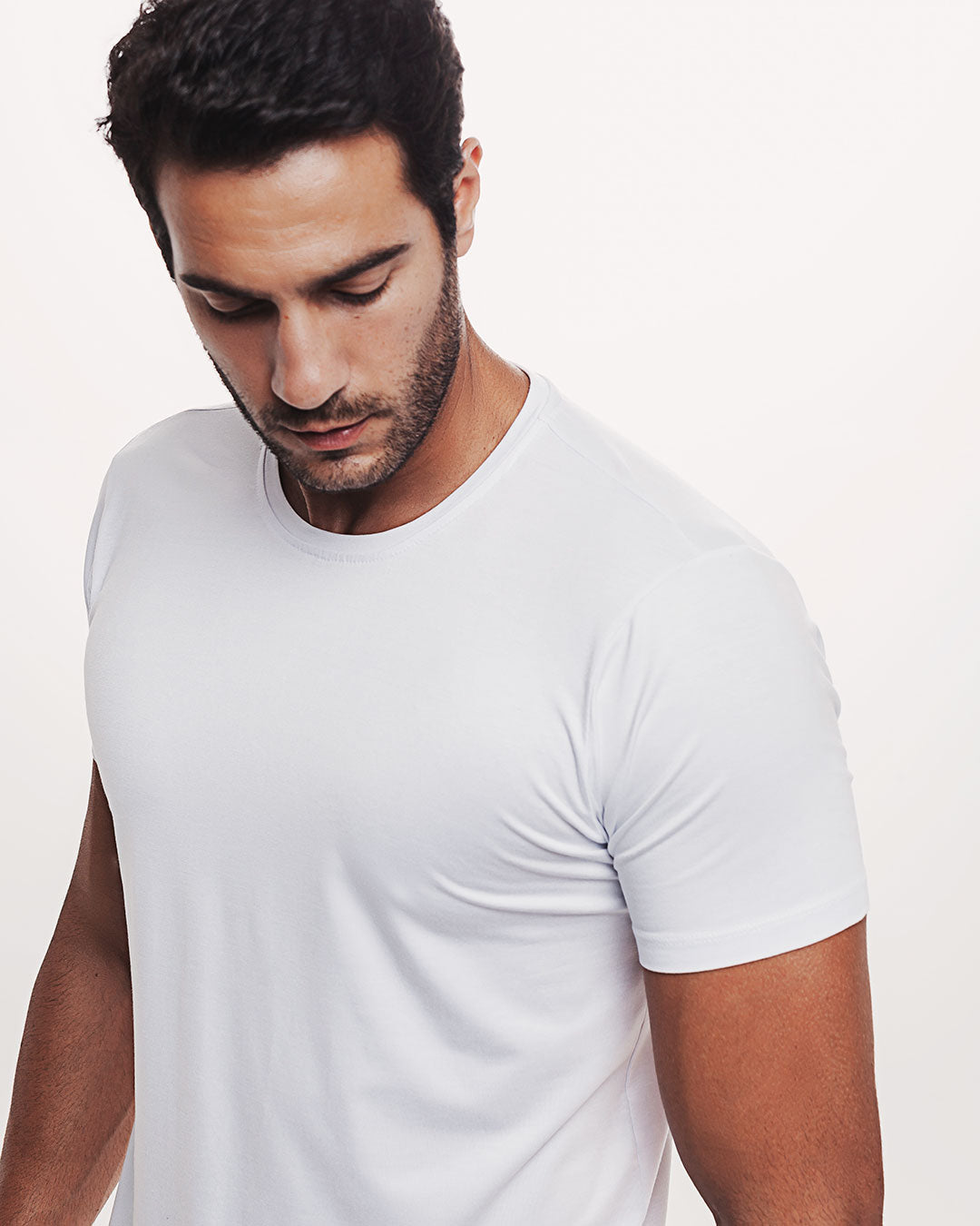 Camiseta Viscose Everyday Branca Ezutus Compre roupas estilosas na Amorope, site seguro, frete grátis e parcelamento sem juros. Moda feminina e masculina num só lugar.
