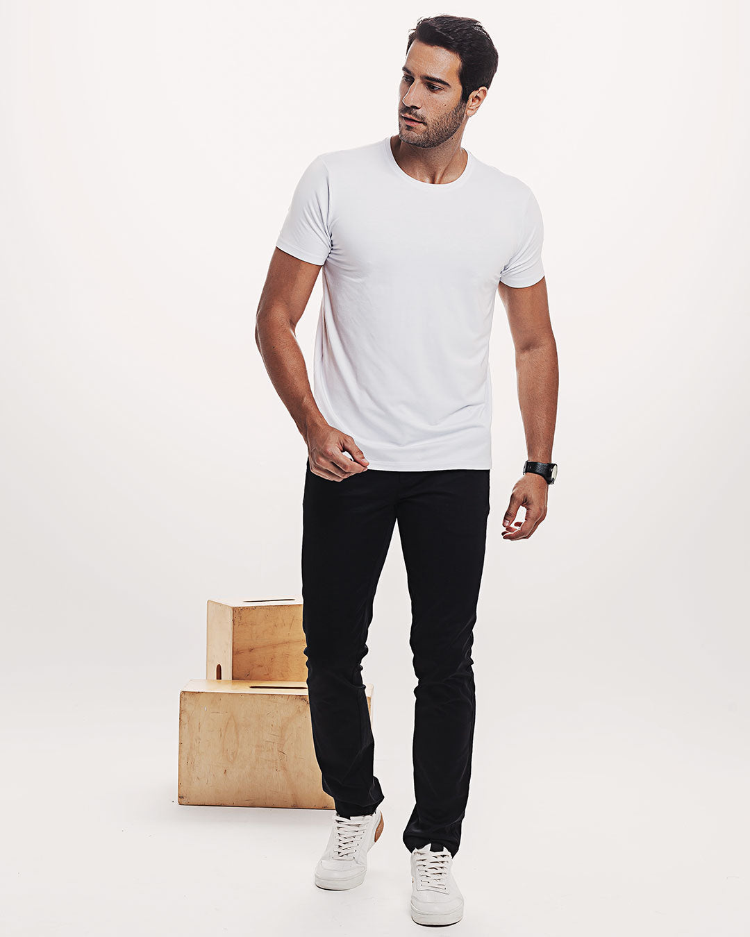 Camiseta Viscose Everyday Branca Ezutus Compre roupas estilosas na Amorope, site seguro, frete grátis e parcelamento sem juros. Moda feminina e masculina num só lugar.