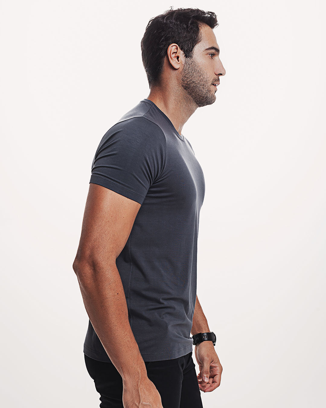 Camiseta Viscose Everyday Cinza Escura Ezutus Compre roupas estilosas na Amorope, site seguro, frete grátis e parcelamento sem juros. Moda feminina e masculina num só lugar.