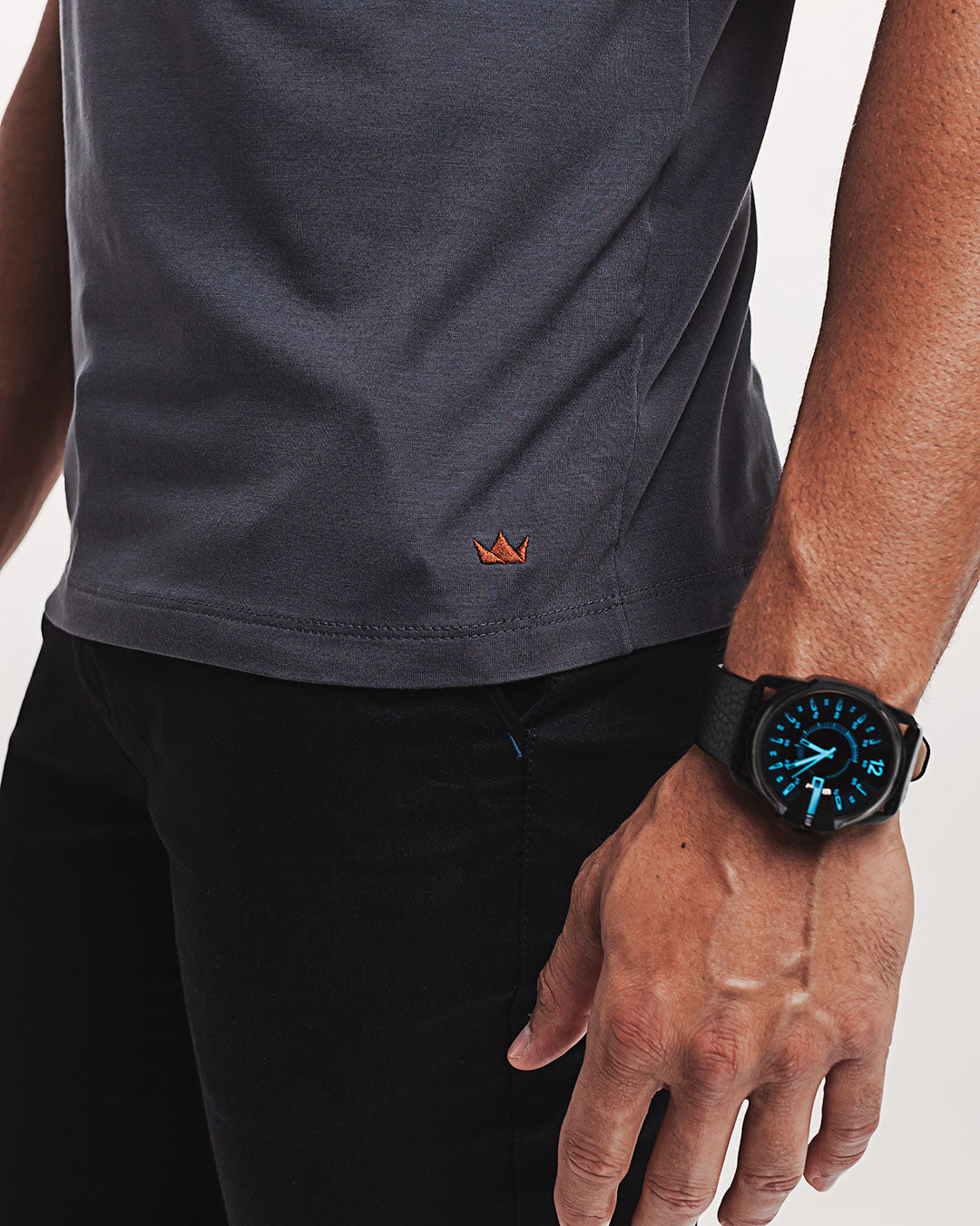 Camiseta Viscose Everyday Cinza Escura Ezutus Compre roupas estilosas na Amorope, site seguro, frete grátis e parcelamento sem juros. Moda feminina e masculina num só lugar.