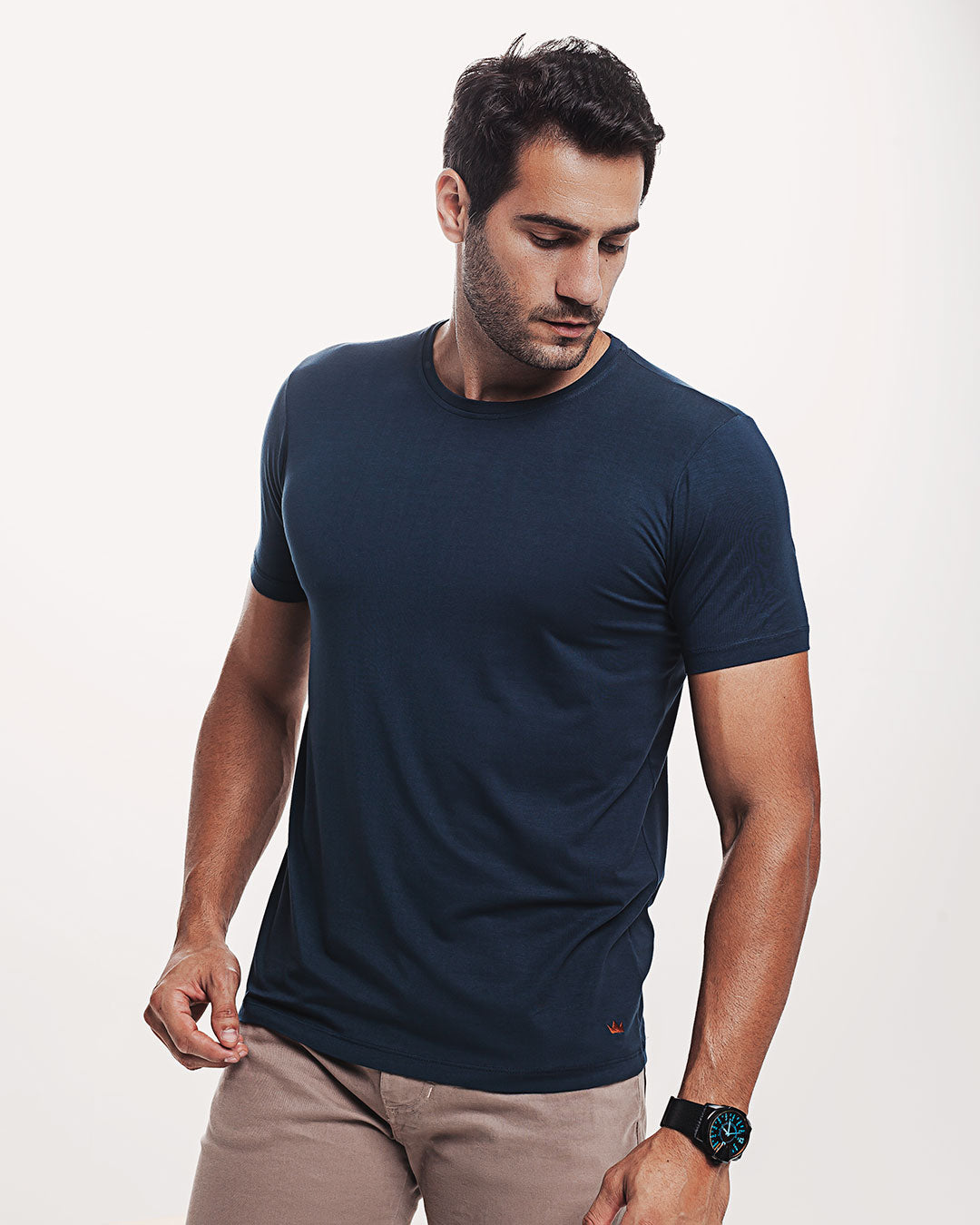 Camiseta Viscose Everyday Azul Marinho Ezutus Compre roupas estilosas na Amorope, site seguro, frete grátis e parcelamento sem juros. Moda feminina e masculina num só lugar.