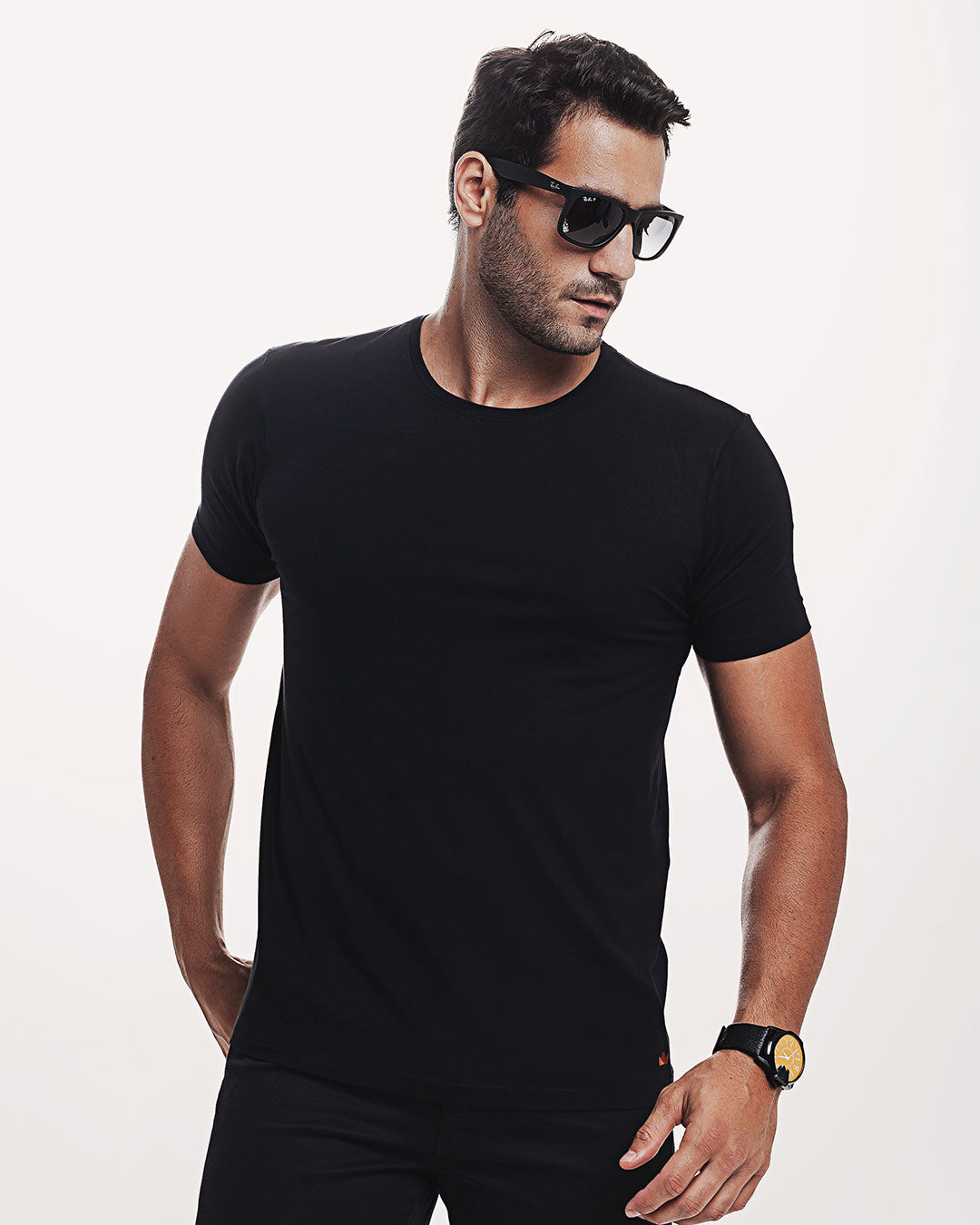 Camiseta Viscose Everyday Preta Ezutus Compre roupas estilosas na Amorope, site seguro, frete grátis e parcelamento sem juros. Moda feminina e masculina num só lugar.
