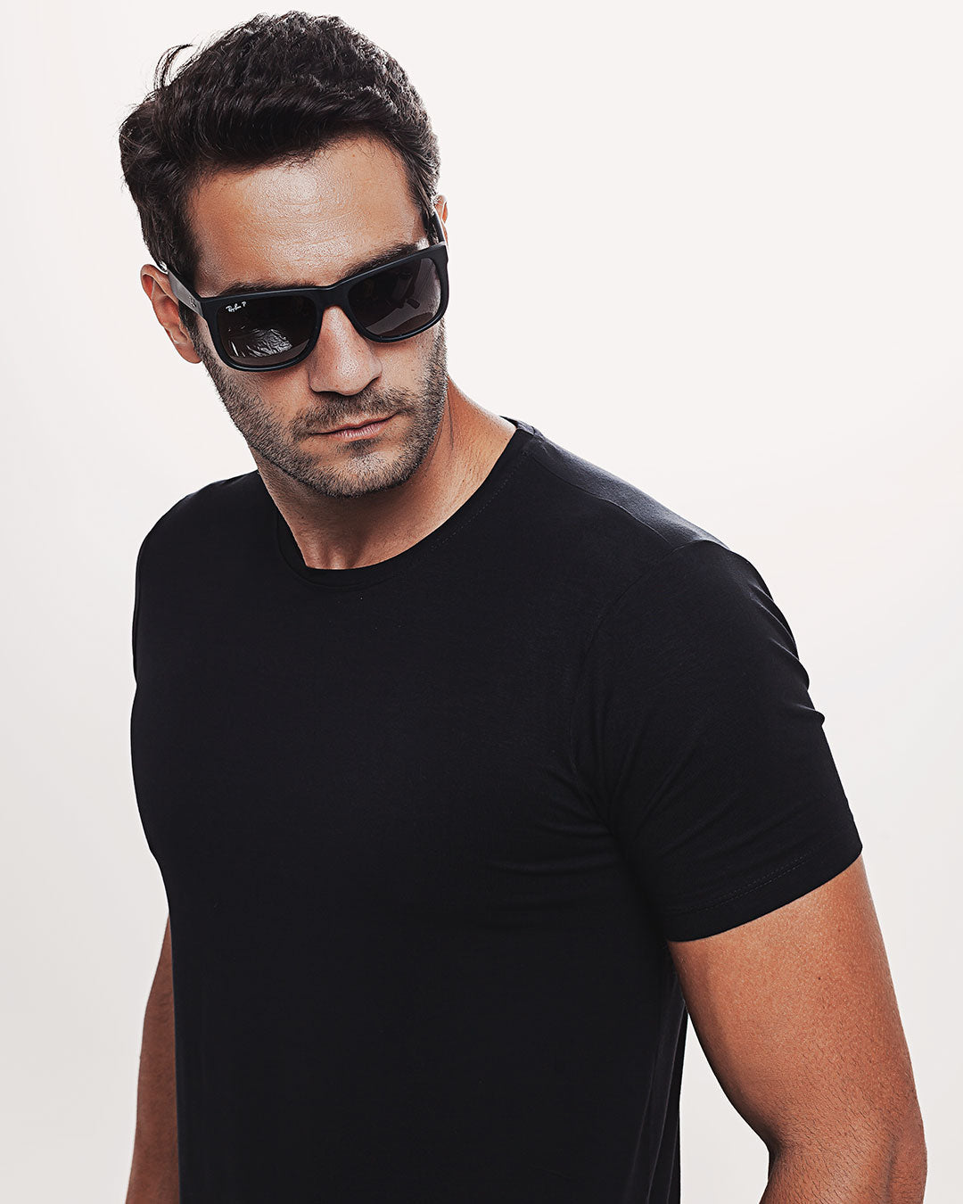 Camiseta Viscose Everyday Preta Ezutus Compre roupas estilosas na Amorope, site seguro, frete grátis e parcelamento sem juros. Moda feminina e masculina num só lugar.