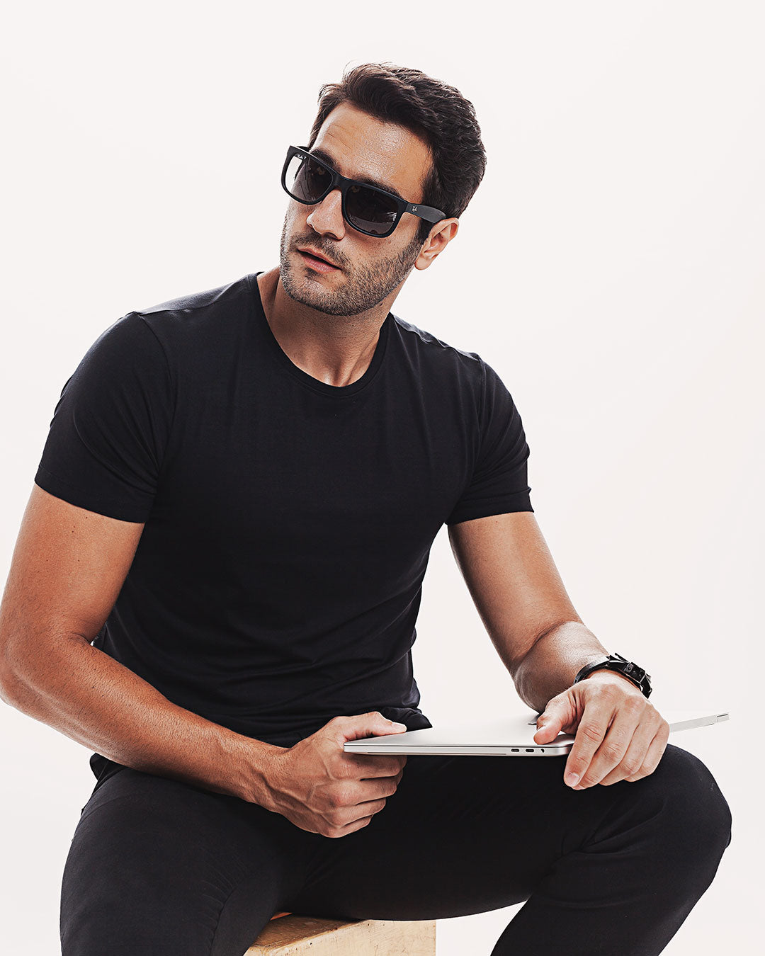 Camiseta Viscose Everyday Preta Ezutus Compre roupas estilosas na Amorope, site seguro, frete grátis e parcelamento sem juros. Moda feminina e masculina num só lugar.