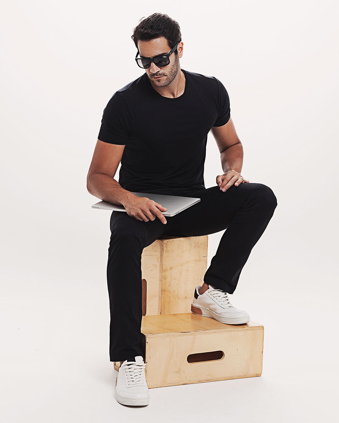 Camiseta Viscose Everyday Preta Ezutus Compre roupas estilosas na Amorope, site seguro, frete grátis e parcelamento sem juros. Moda feminina e masculina num só lugar.