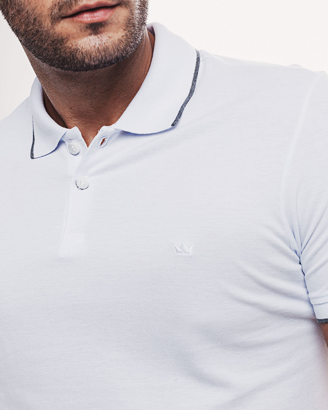 Polo Piquet 301 Branca Ezutus Compre roupas estilosas na Amorope, site seguro, frete grátis e parcelamento sem juros. Moda feminina e masculina num só lugar.