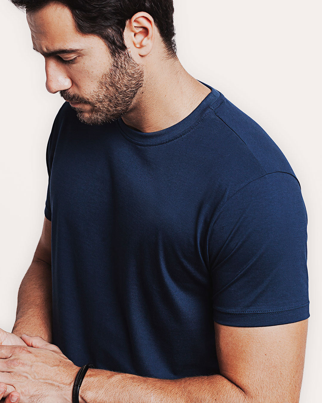 Camiseta Algodão Pima Azul Marinho Ezutus Compre roupas estilosas na Amorope, site seguro, frete grátis e parcelamento sem juros. Moda feminina e masculina num só lugar.