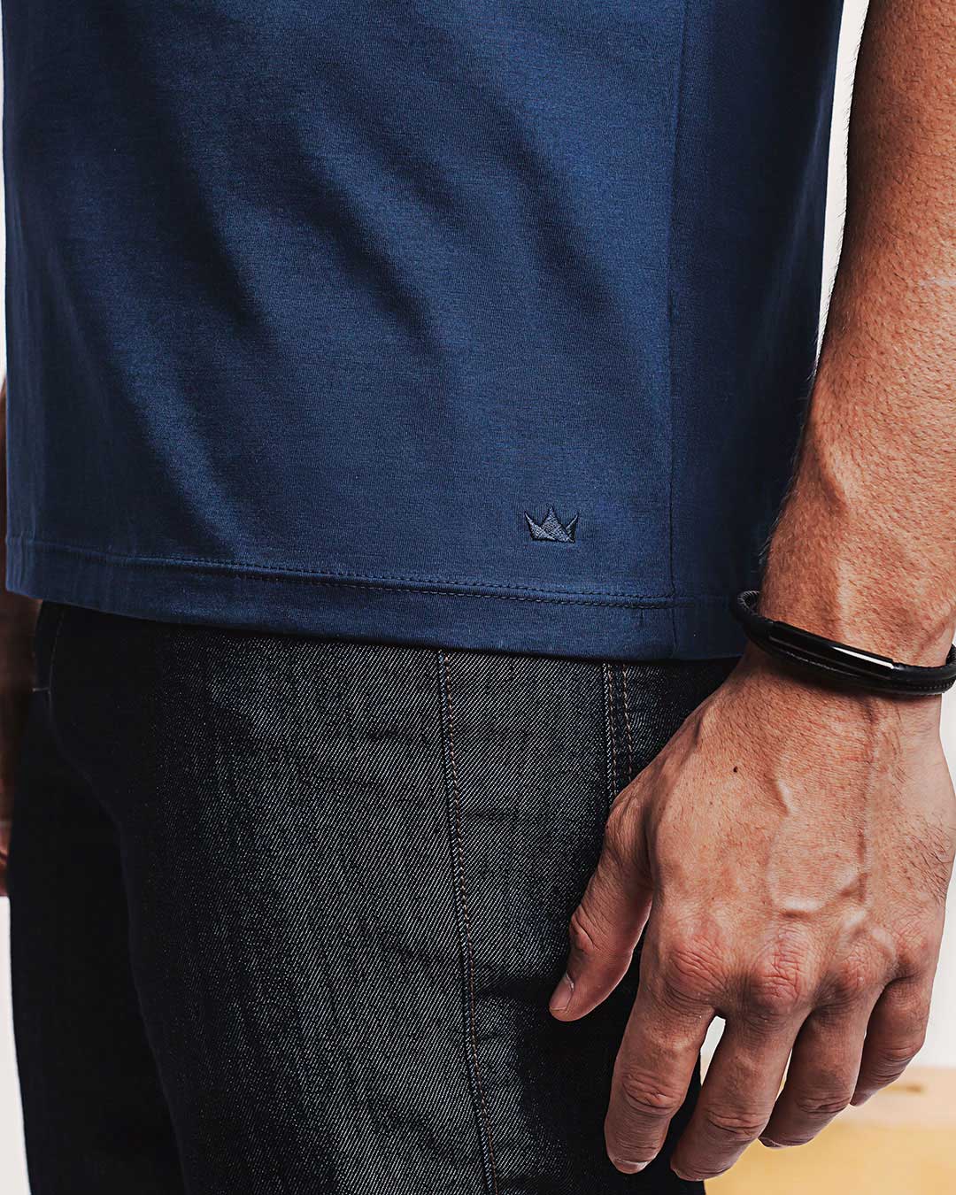 Camiseta Algodão Pima Azul Marinho Ezutus Compre roupas estilosas na Amorope, site seguro, frete grátis e parcelamento sem juros. Moda feminina e masculina num só lugar.