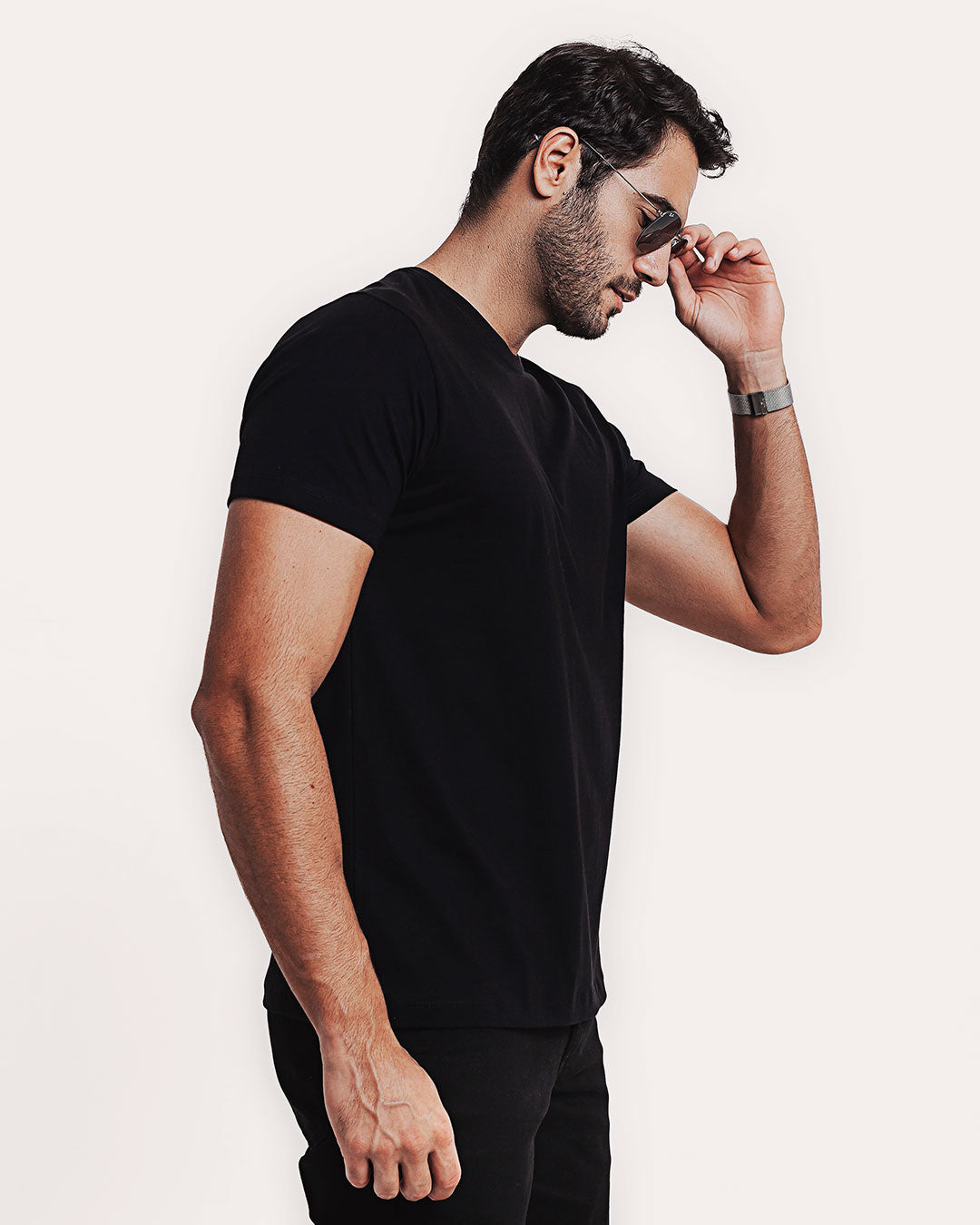 Camiseta Algodão Pima Preta Ezutus Compre roupas estilosas na Amorope, site seguro, frete grátis e parcelamento sem juros. Moda feminina e masculina num só lugar.