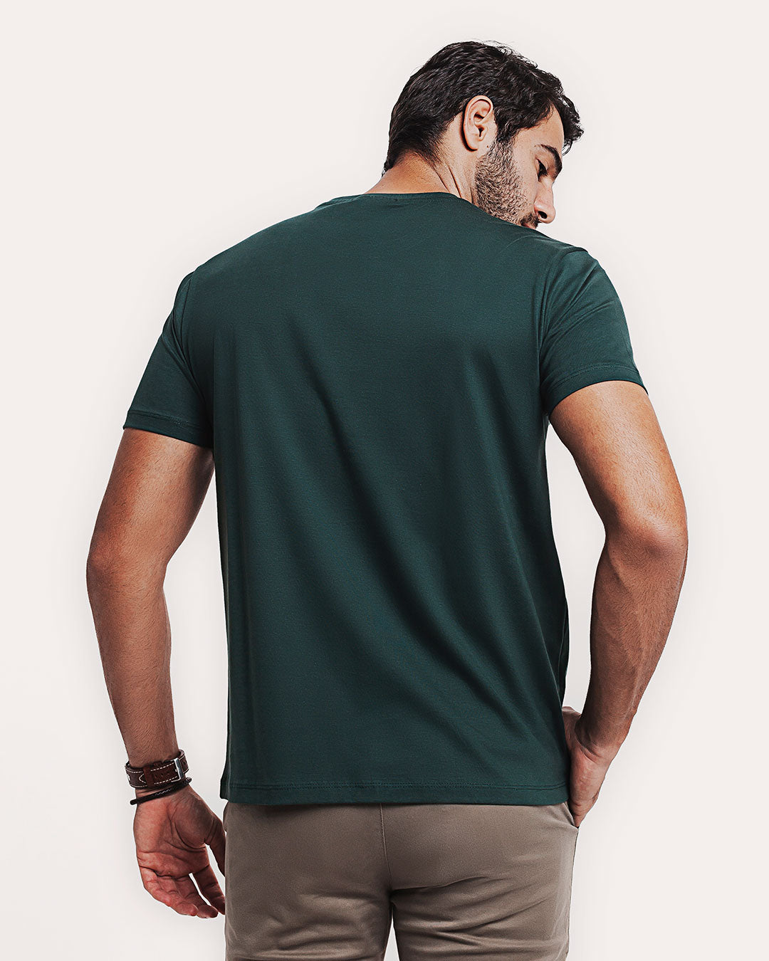 Camiseta Algodão Pima Verde Escura Ezutus Compre roupas estilosas na Amorope, site seguro, frete grátis e parcelamento sem juros. Moda feminina e masculina num só lugar.