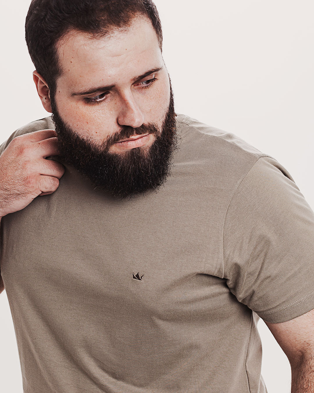 Camiseta Algodão 301 Preta Ezutus Compre roupas estilosas na Amorope, site seguro, frete grátis e parcelamento sem juros. Moda feminina e masculina num só lugar.