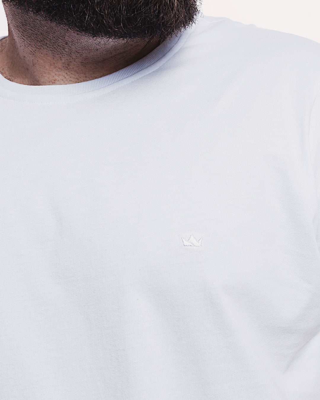 Camiseta Algodão 301 Branca Ezutus Compre roupas estilosas na Amorope, site seguro, frete grátis e parcelamento sem juros. Moda feminina e masculina num só lugar.