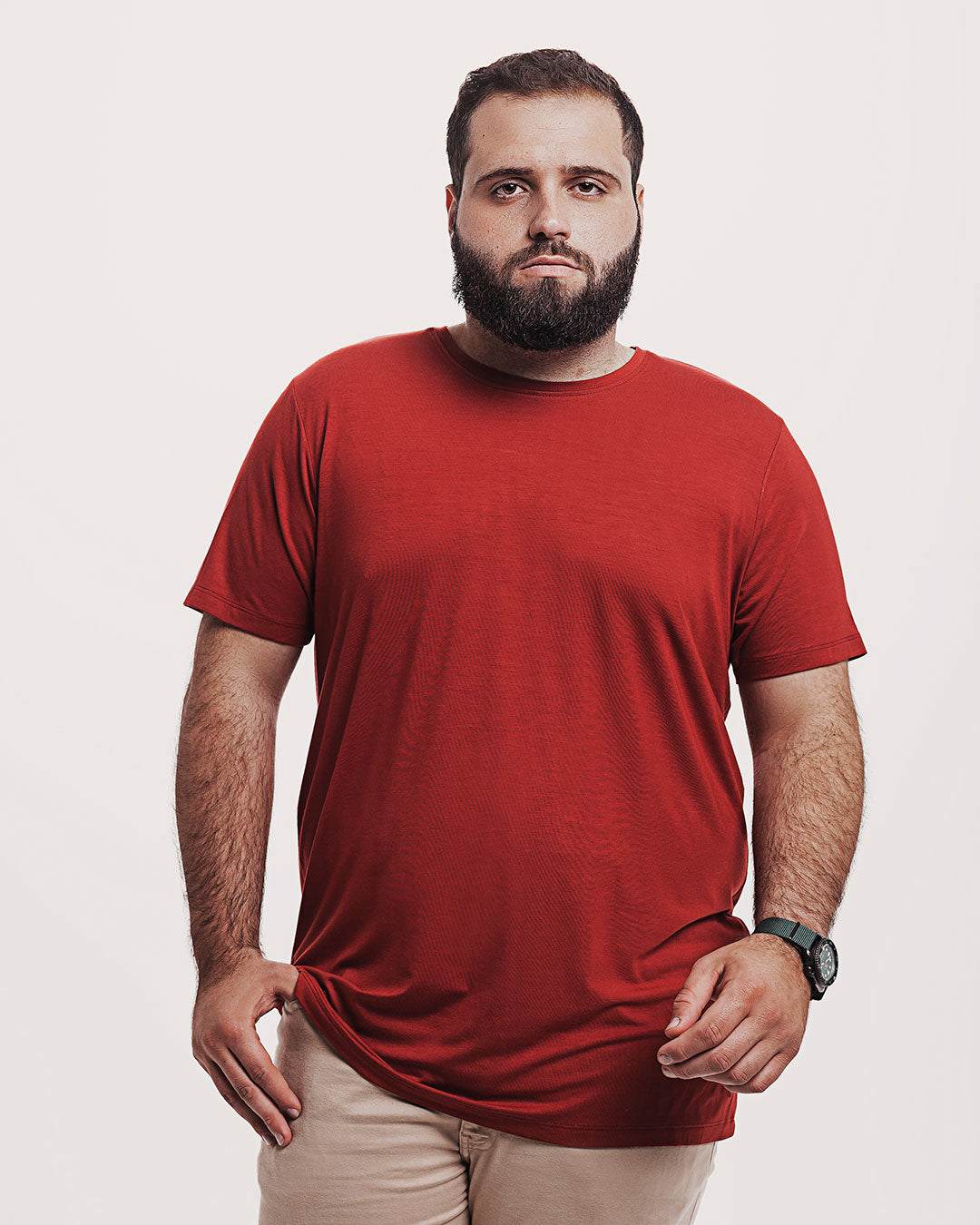 Camiseta Viscose Everyday Vermelha Ezutus Compre roupas estilosas na Amorope, site seguro, frete grátis e parcelamento sem juros. Moda feminina e masculina num só lugar.