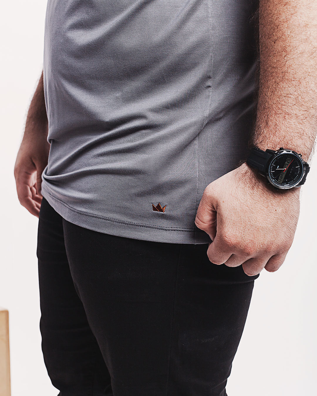 Camiseta Viscose Everyday Cinza Escura Ezutus Compre roupas estilosas na Amorope, site seguro, frete grátis e parcelamento sem juros. Moda feminina e masculina num só lugar.