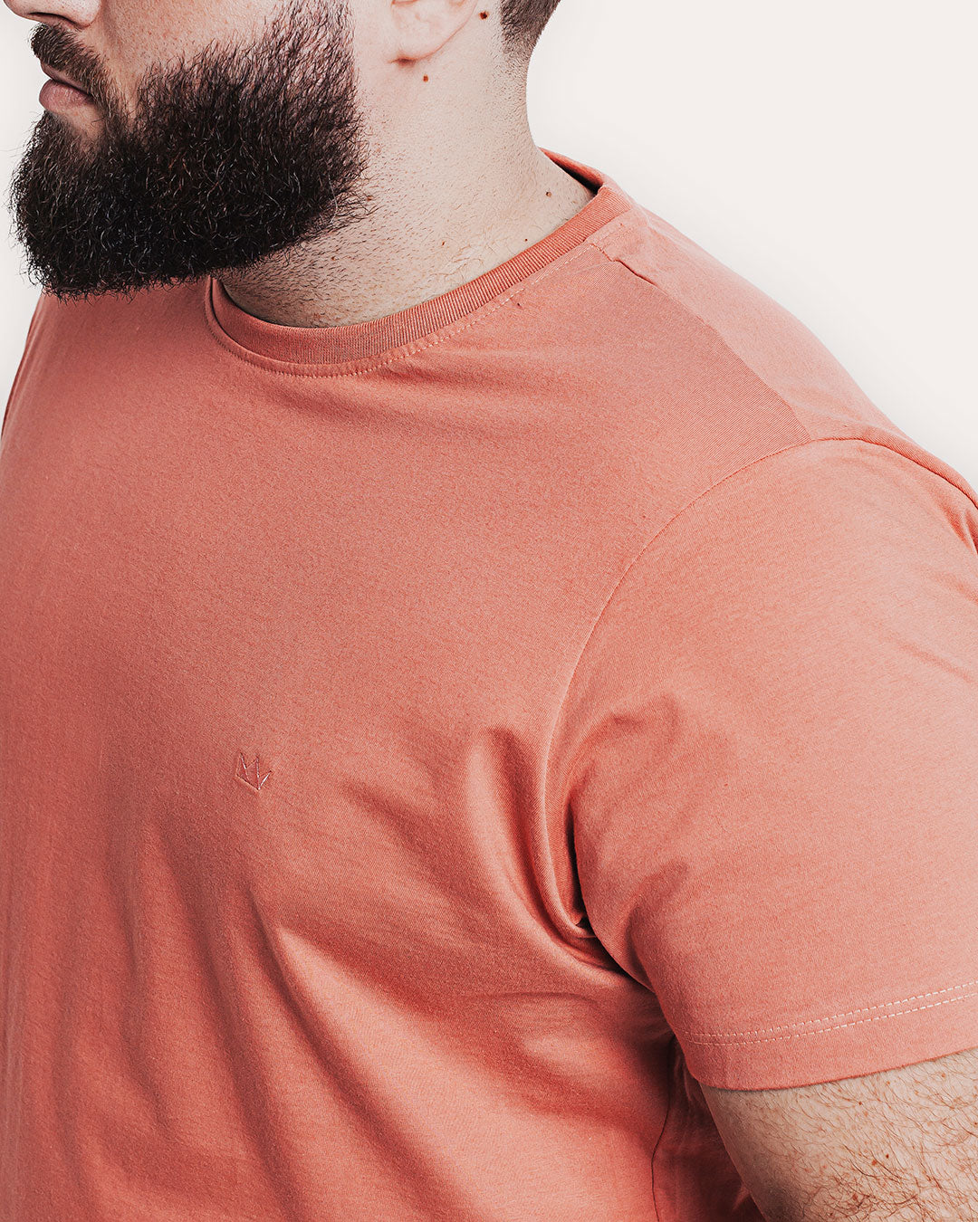 Camiseta Algodão 301 Rosa Ezutus Compre roupas estilosas na Amorope, site seguro, frete grátis e parcelamento sem juros. Moda feminina e masculina num só lugar.