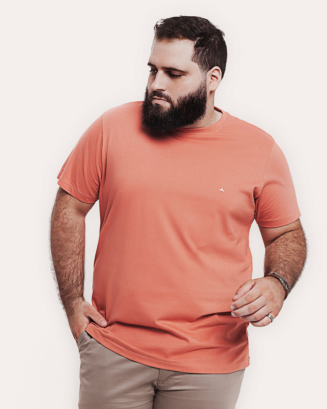 Camiseta Algodão 301 Rosa Ezutus Compre roupas estilosas na Amorope, site seguro, frete grátis e parcelamento sem juros. Moda feminina e masculina num só lugar.