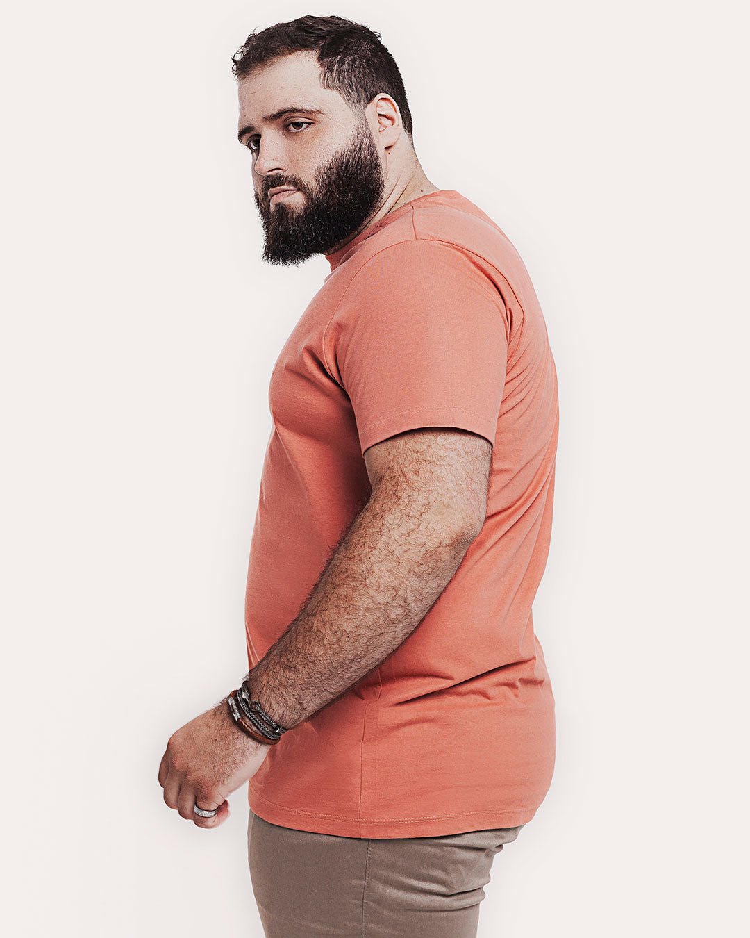 Camiseta Algodão 301 Rosa Ezutus Compre roupas estilosas na Amorope, site seguro, frete grátis e parcelamento sem juros. Moda feminina e masculina num só lugar.