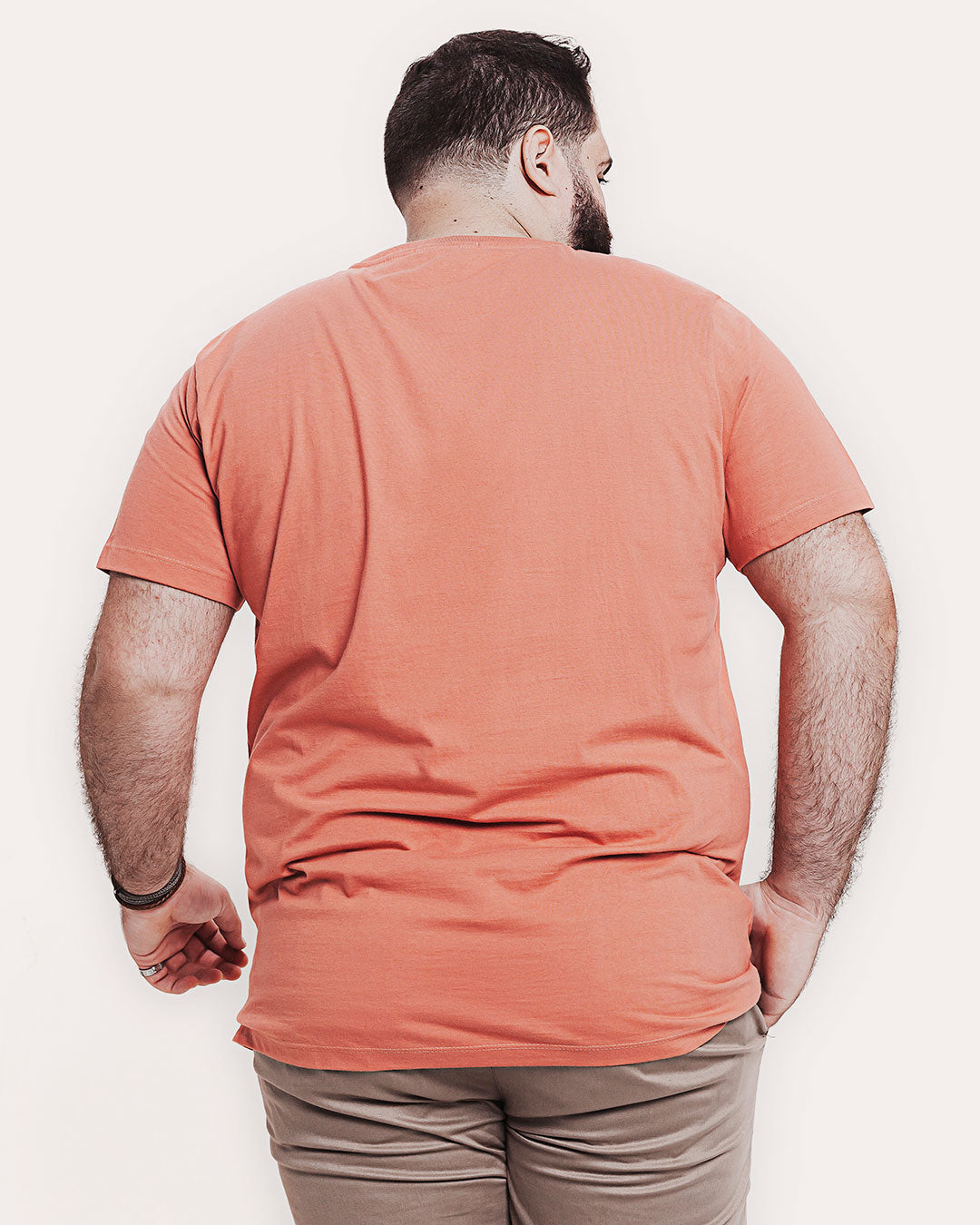 Camiseta Algodão 301 Rosa Ezutus Compre roupas estilosas na Amorope, site seguro, frete grátis e parcelamento sem juros. Moda feminina e masculina num só lugar.