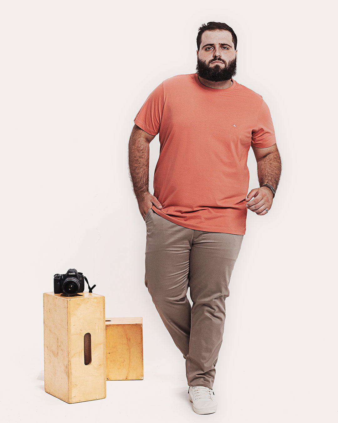 Camiseta Algodão 301 Rosa Ezutus Compre roupas estilosas na Amorope, site seguro, frete grátis e parcelamento sem juros. Moda feminina e masculina num só lugar.