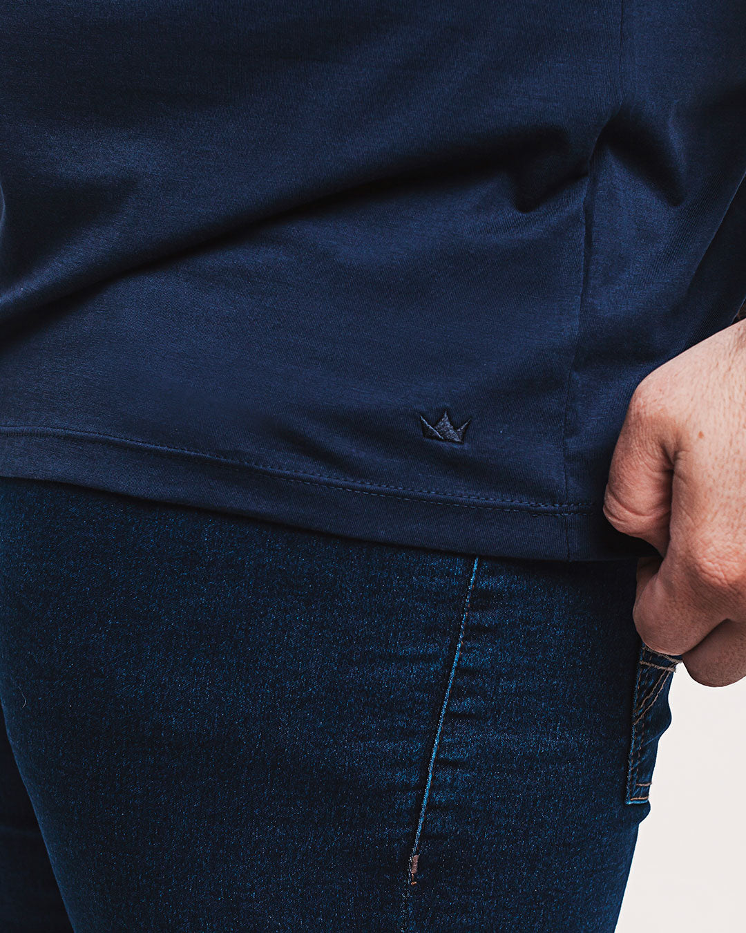 Camiseta Algodão Pima Azul Marinho Ezutus Compre roupas estilosas na Amorope, site seguro, frete grátis e parcelamento sem juros. Moda feminina e masculina num só lugar.