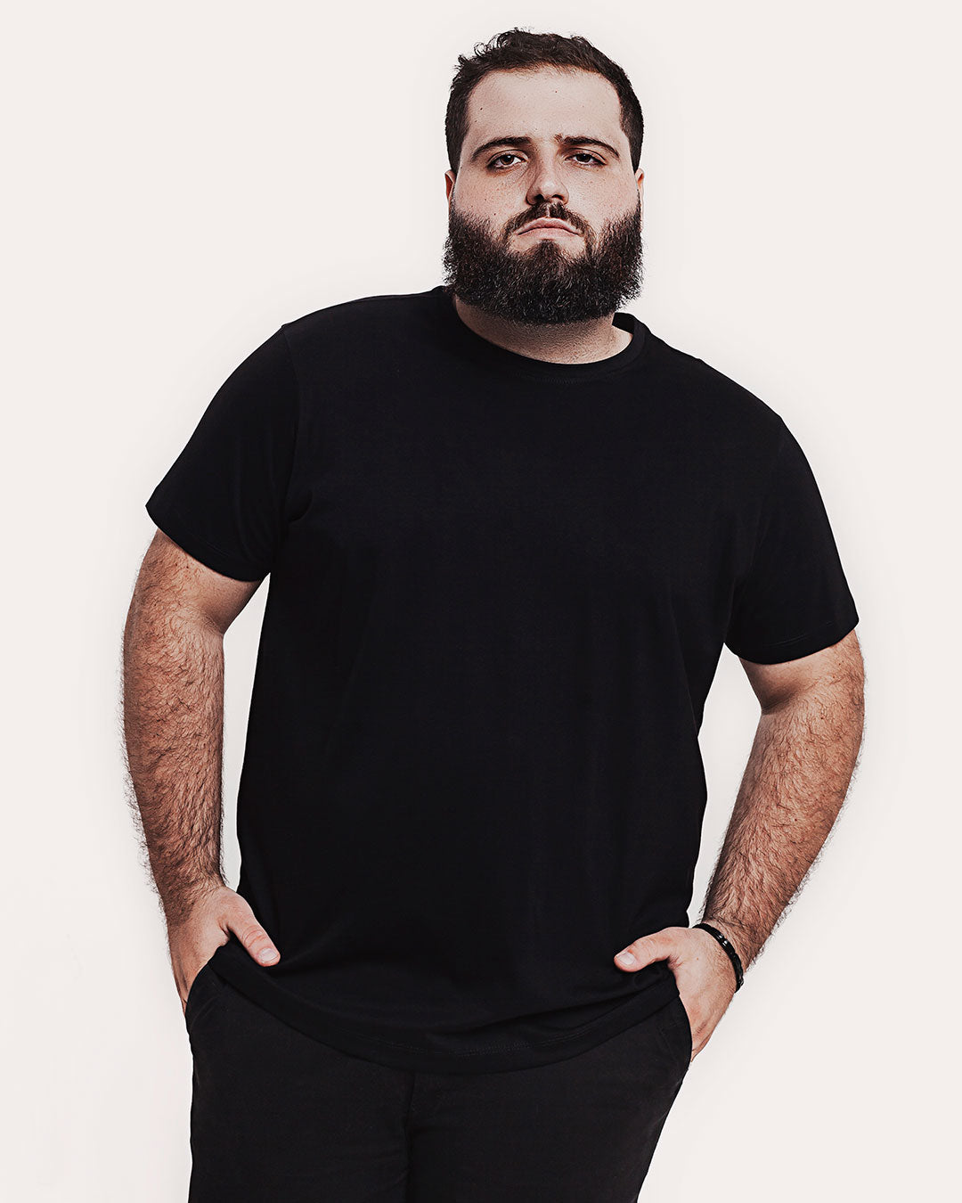 Camiseta Algodão Pima Preta Ezutus Compre roupas estilosas na Amorope, site seguro, frete grátis e parcelamento sem juros. Moda feminina e masculina num só lugar.