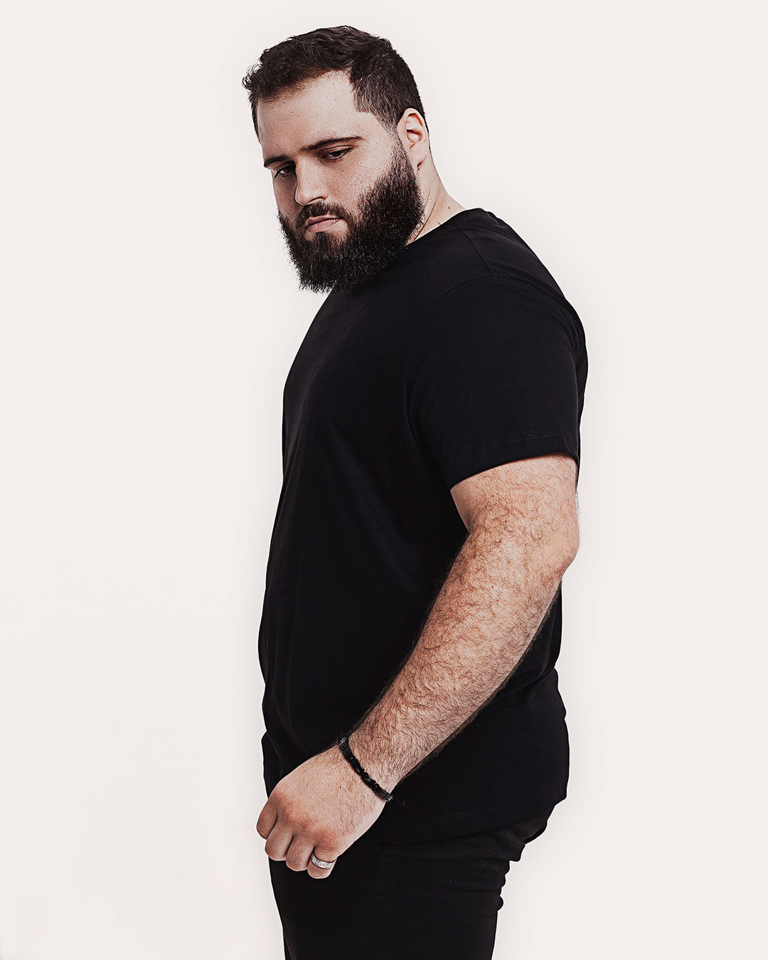 Camiseta Algodão Pima Preta Ezutus Compre roupas estilosas na Amorope, site seguro, frete grátis e parcelamento sem juros. Moda feminina e masculina num só lugar.