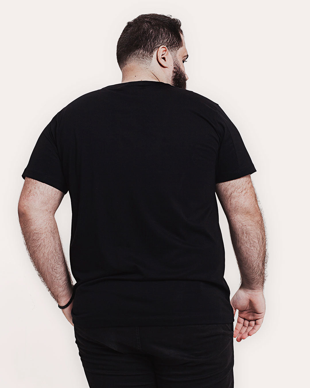 Camiseta Algodão Pima Preta Ezutus Compre roupas estilosas na Amorope, site seguro, frete grátis e parcelamento sem juros. Moda feminina e masculina num só lugar.